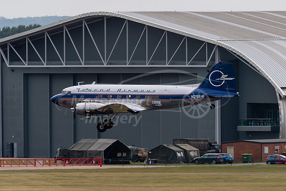 N25641 Douglas DC-3C "Liberty" Legend Airways