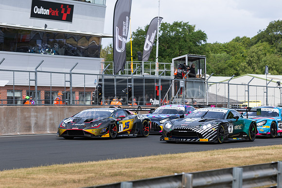 Race 1 start