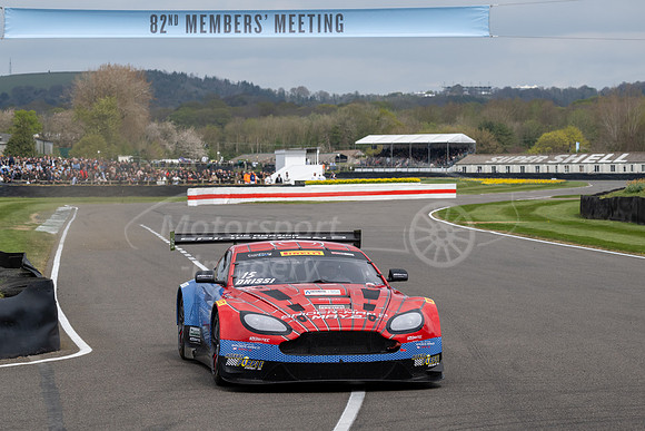 1 Phil Keen, Aston Martin V12 Vantage GT3