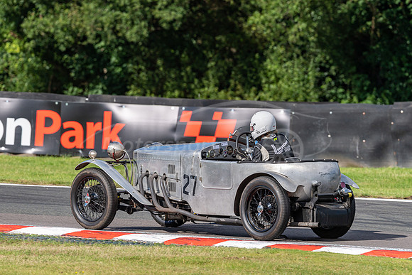 27 Mark Hayward Alvis 12/75 FWD