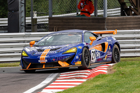 21  Mia Flewitt / Euan Hankey, Balfe Motorsport McLaren 570S GT4