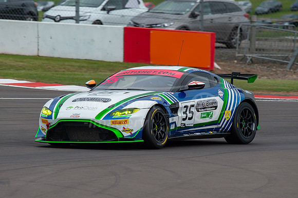 Optimum Motorsport - Aston Matin Vantage AMR GT4  Jack Butel / C