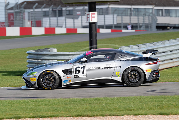 61  Academy Motorsport - Aston Martin V8 Vantage GT4