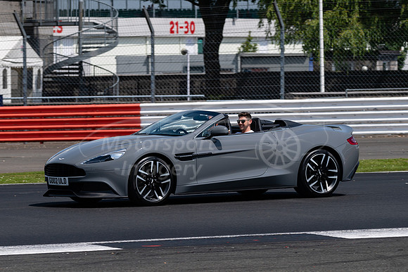 GO02ULD Aston Martin Vanquish