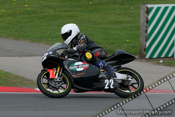 Stephanie Waddelow, Moto Strada  Aprillia