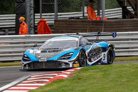 9  Dean Macdonald / Angus Fender, 2 Seas Motorsport McLaren 720S GT3
