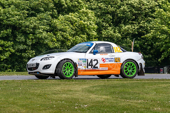 142, Lewis Griffiths, Stephen Johansen, Mazda MX5