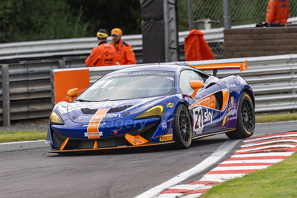 21  Mia Flewitt / Euan Hankey, Balfe Motorsport McLaren 570S GT4