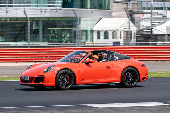 UK18GTS Porsche GTS Targa