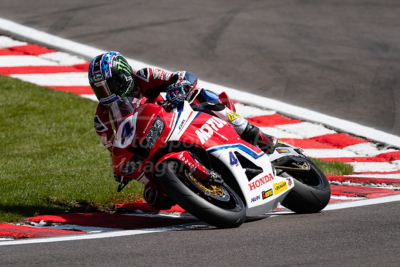 4 Ian Hutchinson Honda,