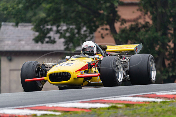 32 Alan Simmonds Lola T142