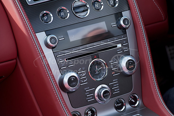 Aston Martin DB9