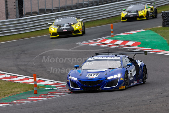 86 Chun Cheong Ip / Luke Garlick
