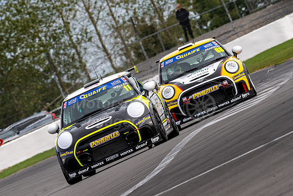 Sam Weller leads from Ronan Pearson